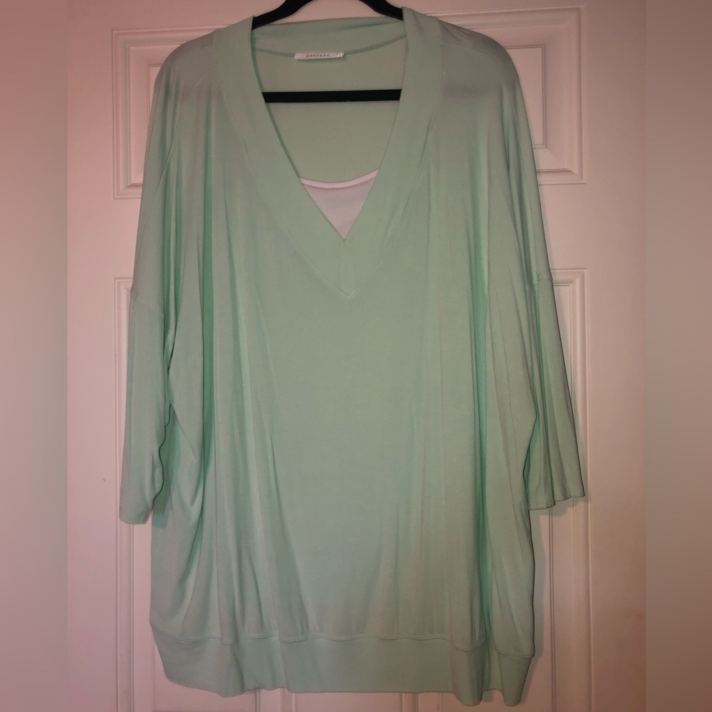 NWOT Mint green V-neck 3/4 sleeved women’s top emerald brand size 2x xxl plus